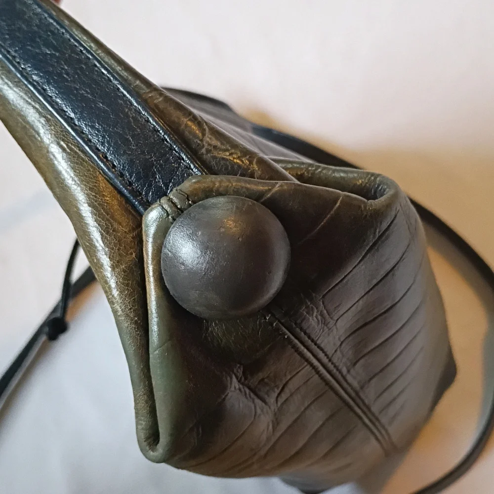 Carlos Falchi Vintage  Green Leather Crossbody - Picture 9 of 9